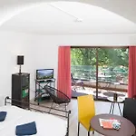 Al